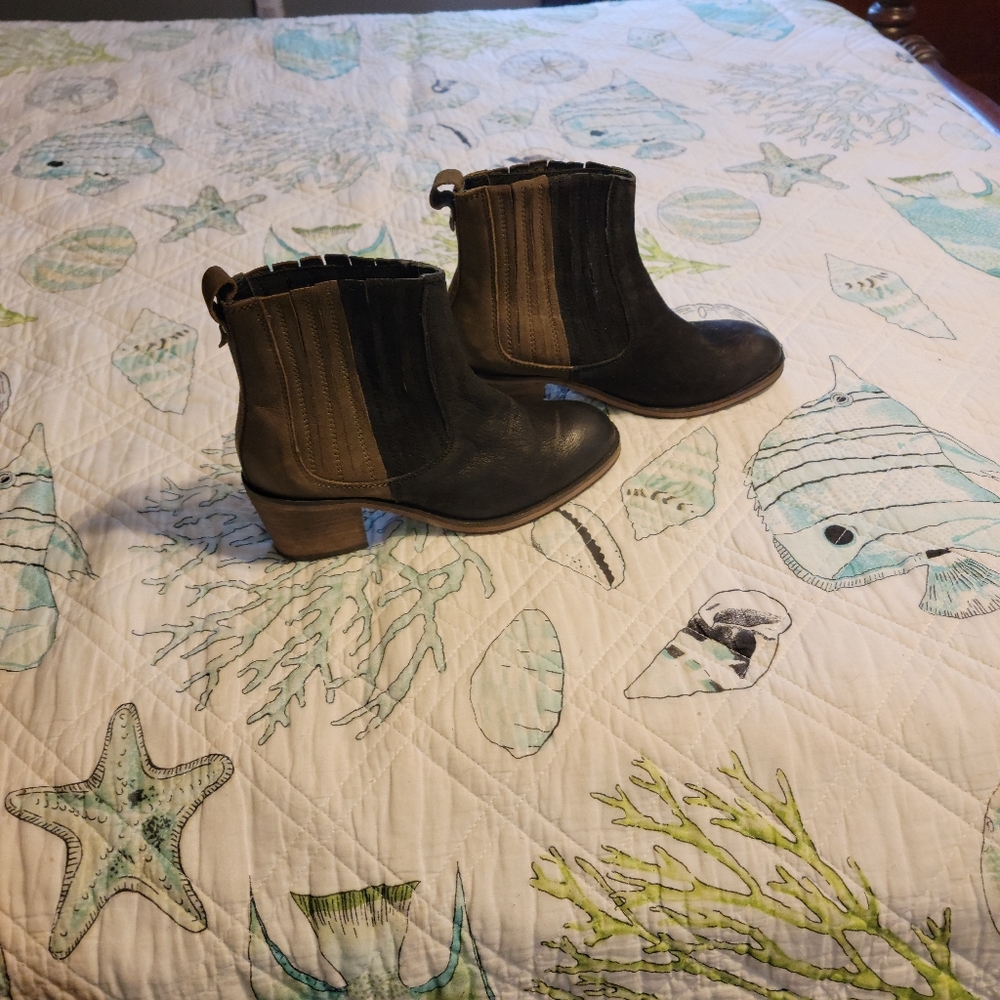 Rebel Women's Boots 6.5